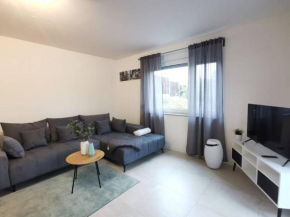 LOOT: Moderne Wohnung / Zentral